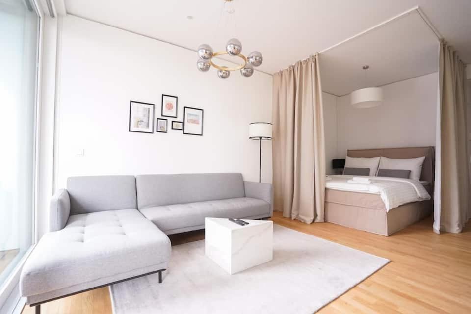 Exquisite Studio With Rooftop Pool Apartment เวียนนา ภายนอก รูปภาพ